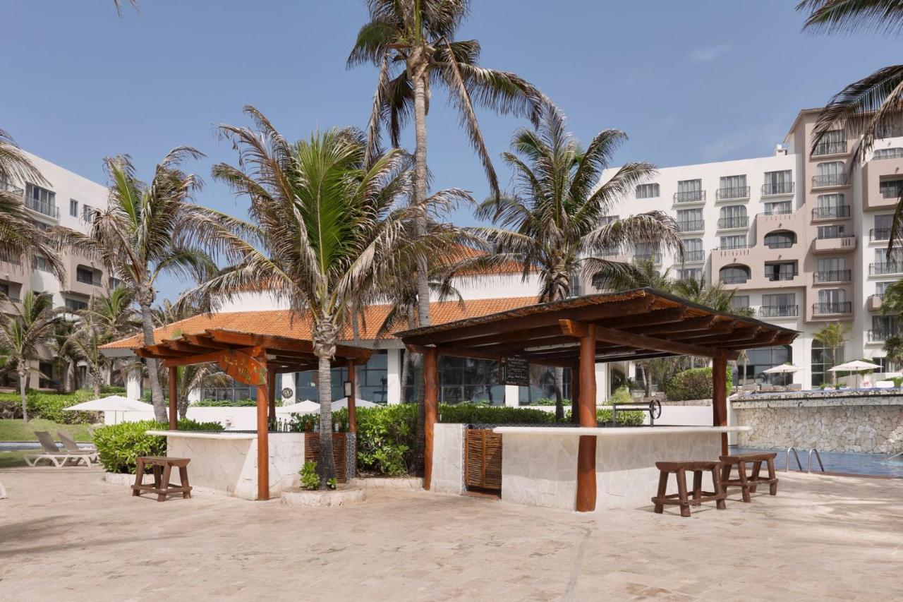 Fiesta Americana Condesa Cancún Exterior foto The beach at the hotel