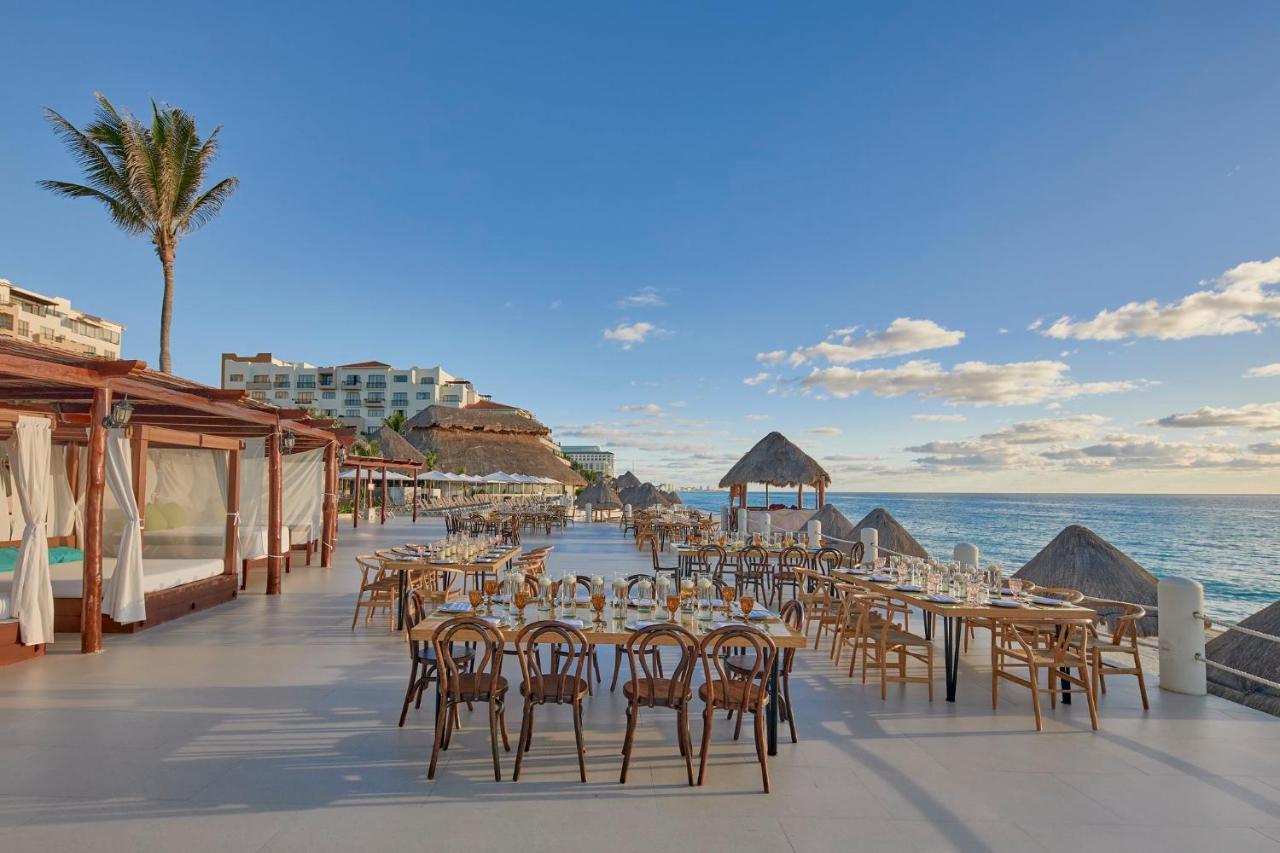 Fiesta Americana Condesa Cancún Exterior foto Beachfront dining at the Grand at Moon Palace