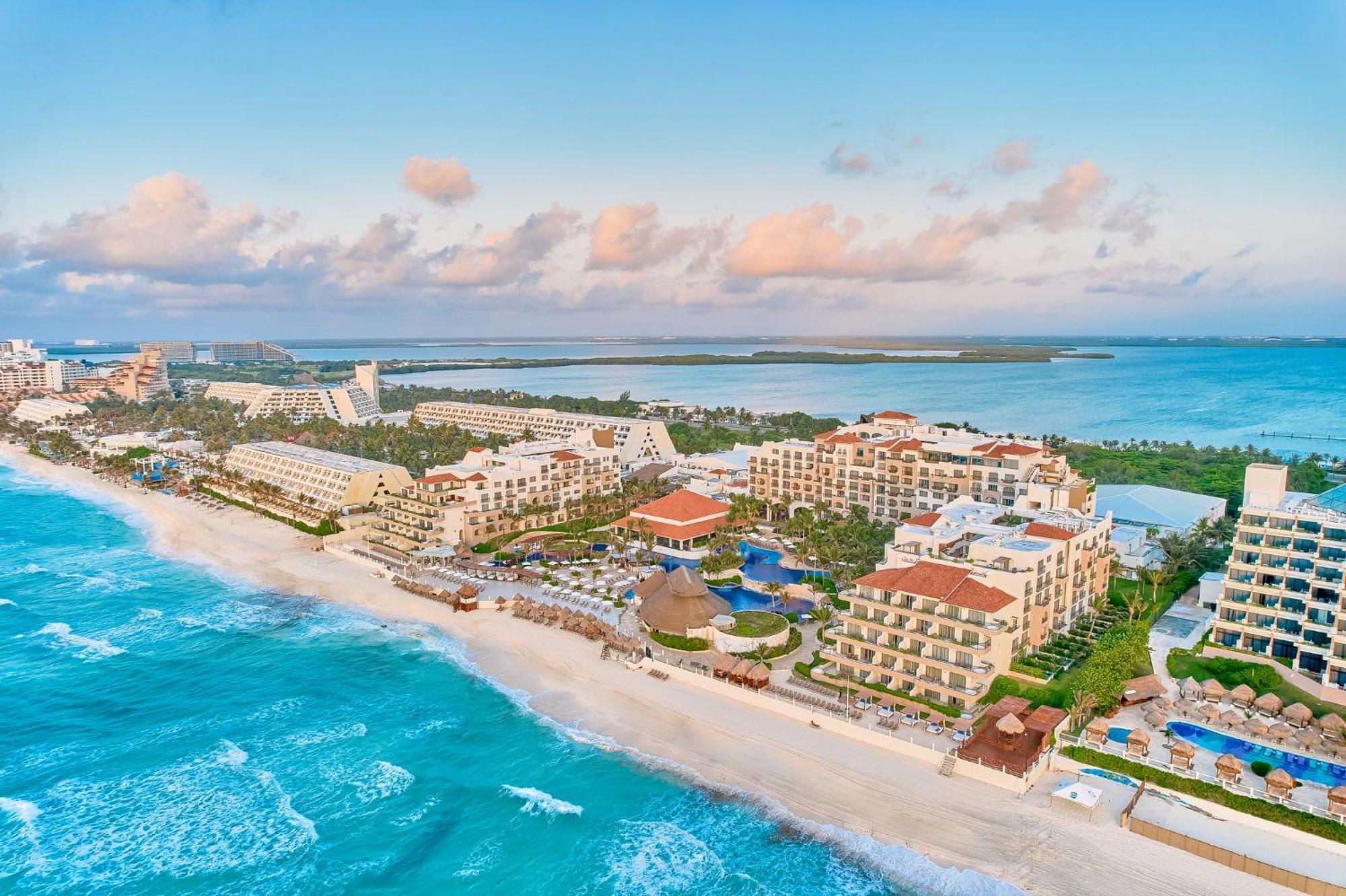 Fiesta Americana Condesa Cancún Exterior foto Aerial view of the resort