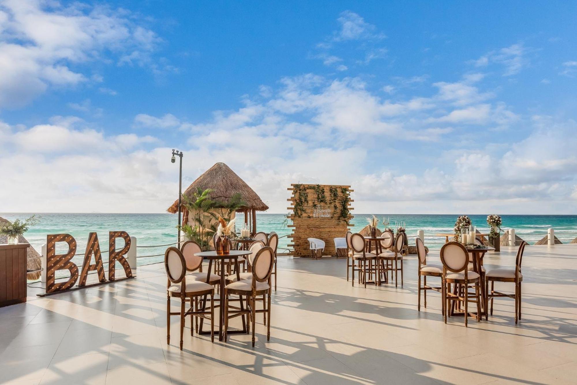 Fiesta Americana Condesa Cancún Exterior foto The beach at the hotel