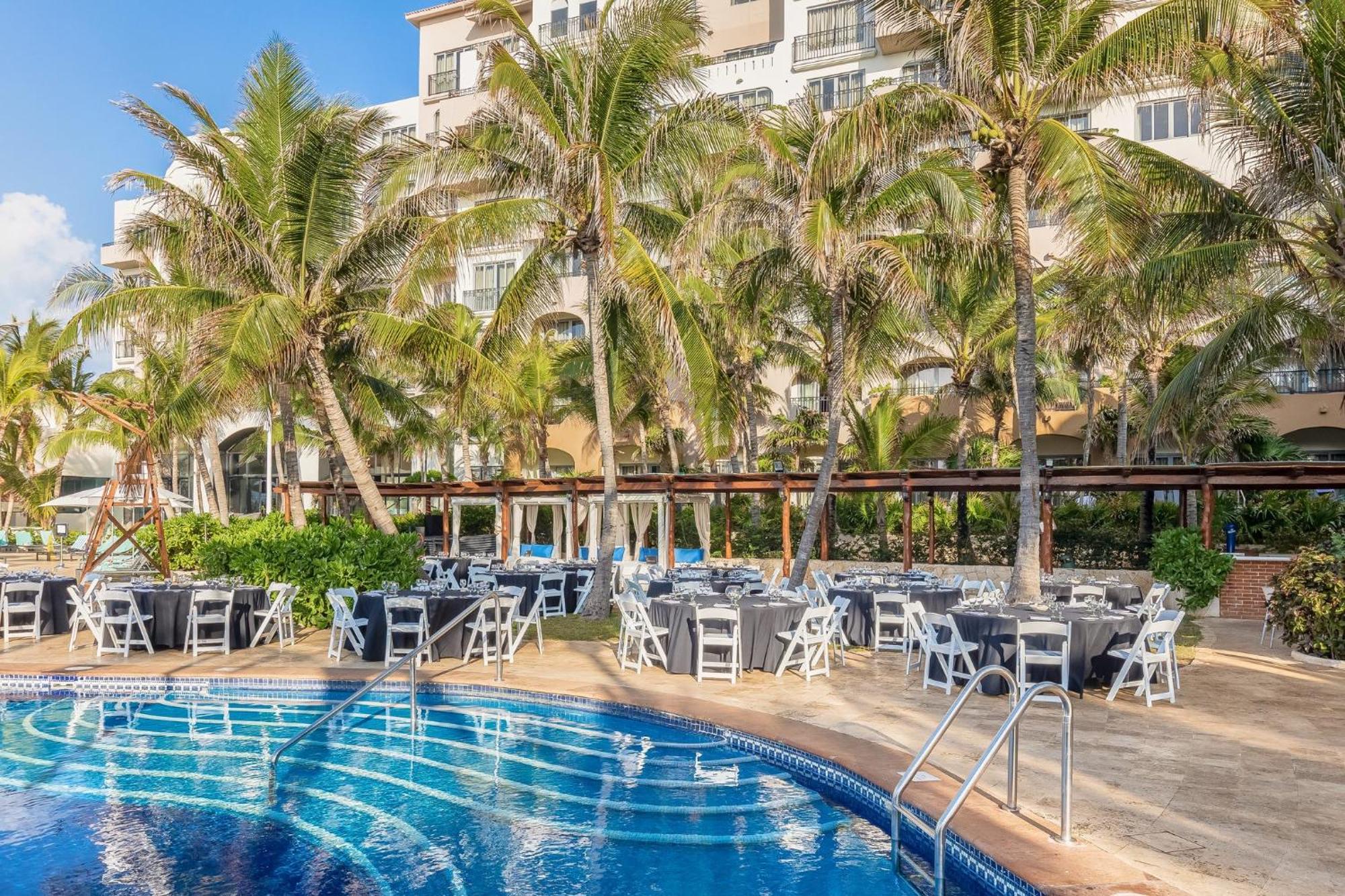 Fiesta Americana Condesa Cancún Exterior foto Pool at the hotel