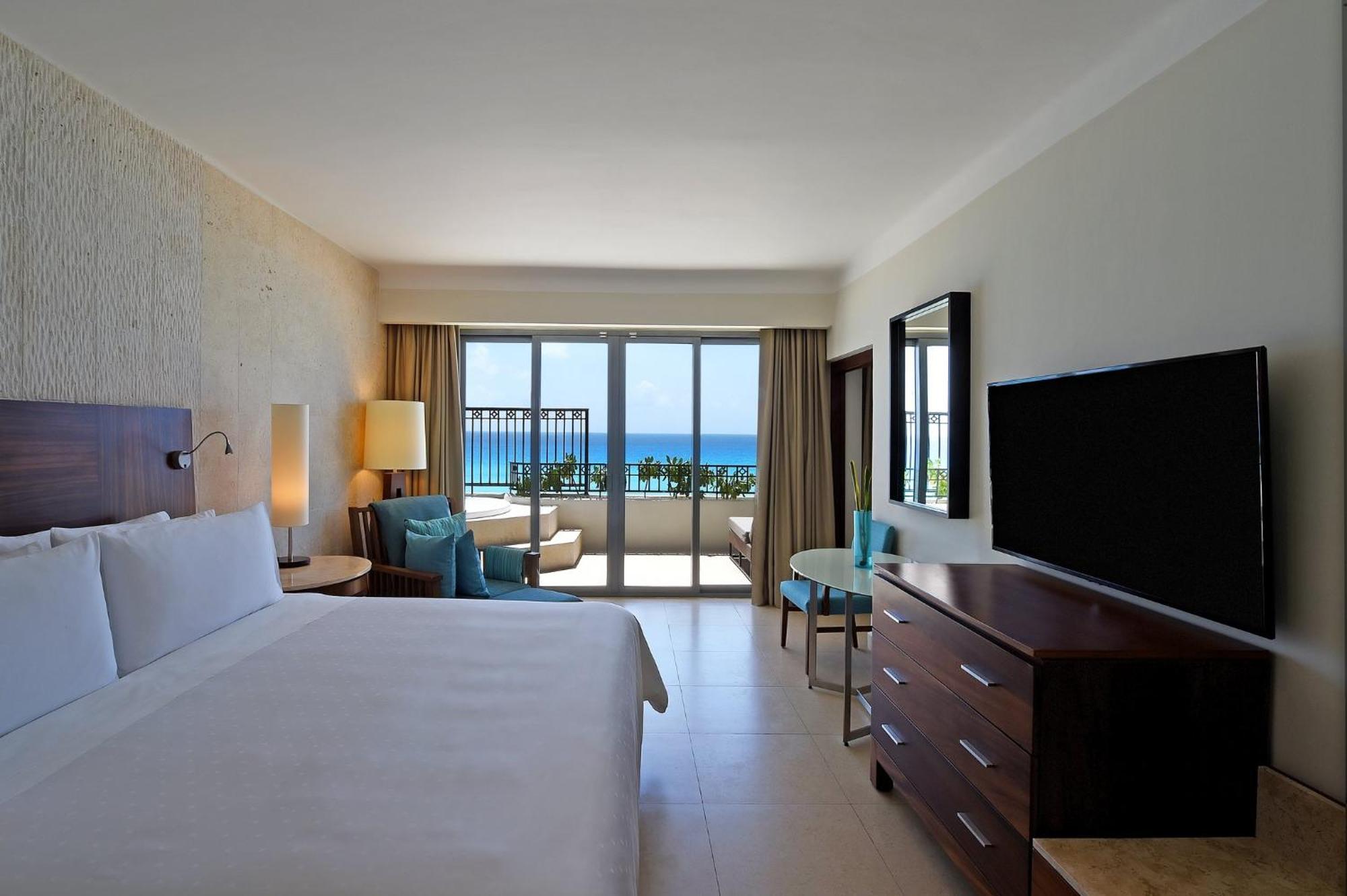 Fiesta Americana Condesa Cancún Exterior foto A guest room at the Hilton Cancun Resort